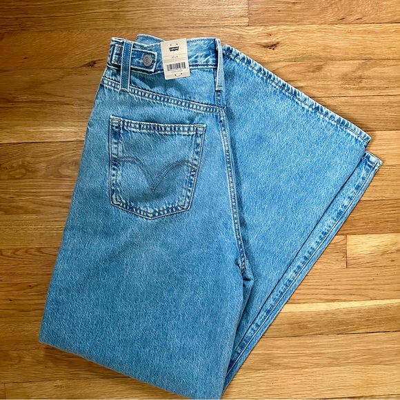 NWT 27x31 Levi's Women’s Cinch Baggy Jeans - Picture 3 of 6